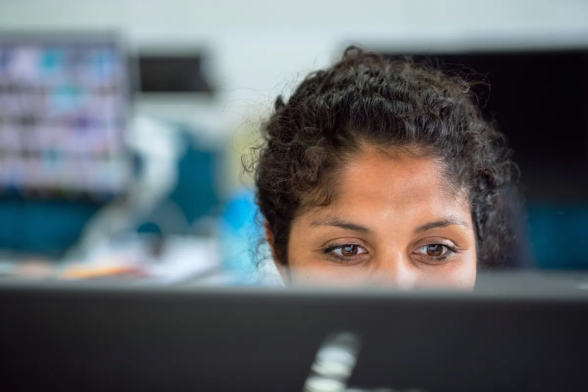 Mesh vs Foam Office Chairs: Which Is Better for a Full Working Day?